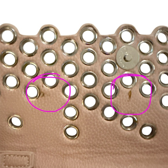 Sondra Roberts Stylish Light Pink Clutch with Grommet Design - Picture 5 of 9